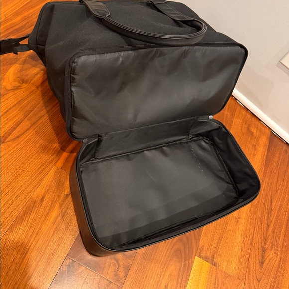 BEIS TRAVEL: The Weekender 
in Black - Picture 7 of 7